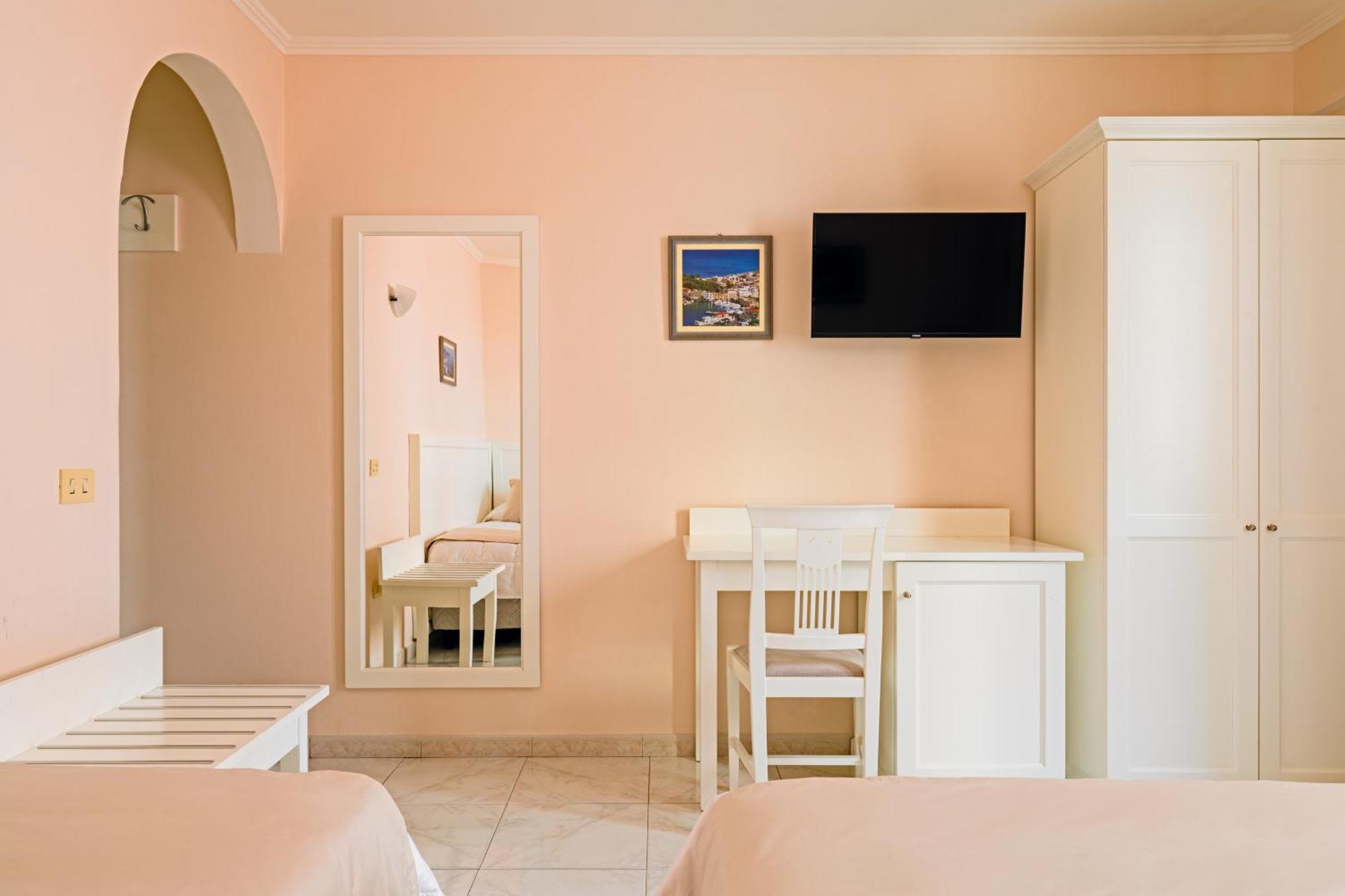 Hotel Da Raffaele Ischia Exteriér fotografie