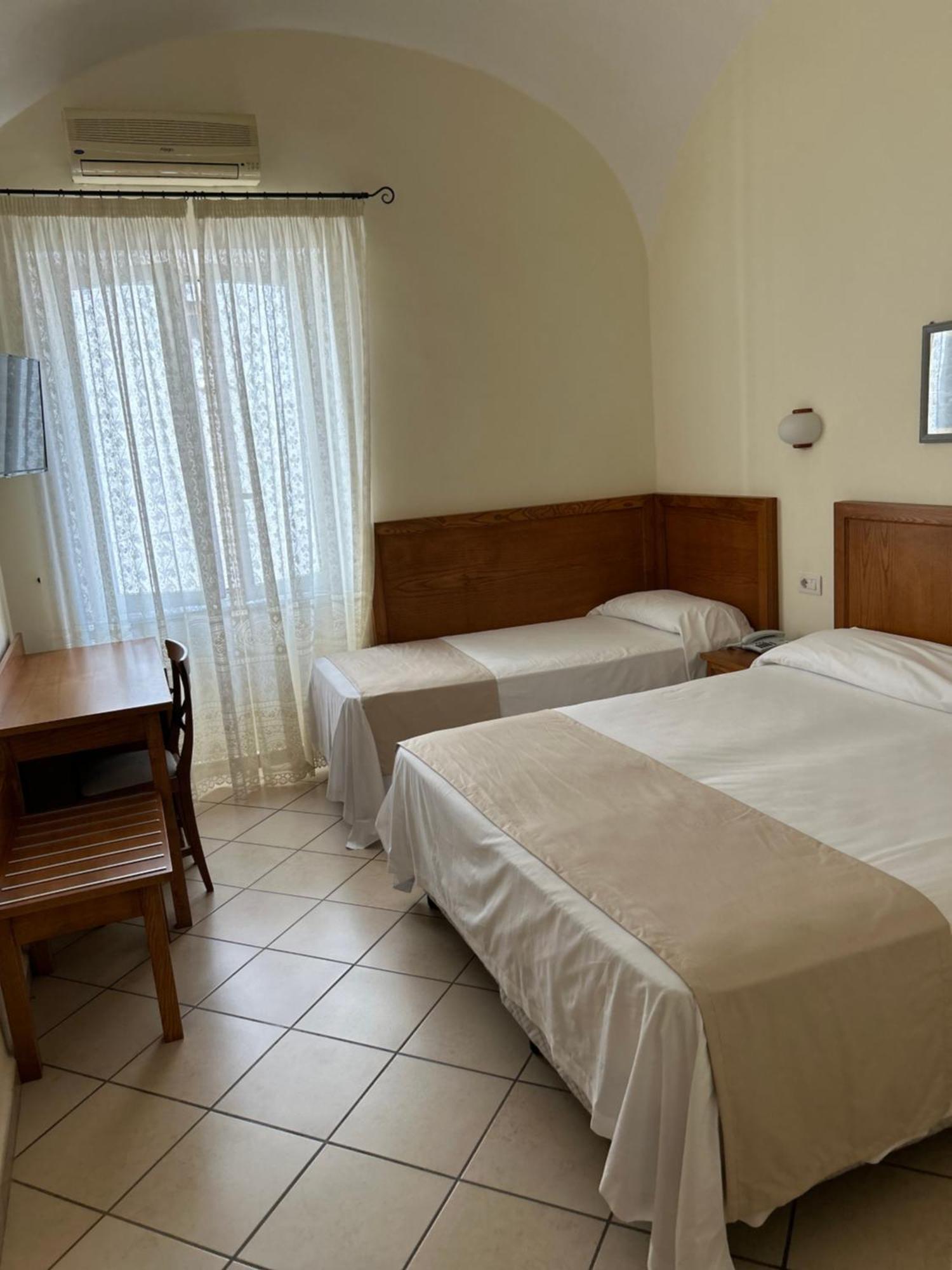 Hotel Da Raffaele Ischia Pokoj fotografie